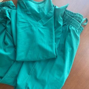 Minty mint hunter green scrub set